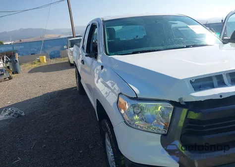 2017 Toyota Tundra Double Cab Sr/Double Cab Sr5 z USA, uszkodzony, nr VIN 5TFUM5F14HX072146